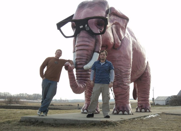 نام: hipster-elephant-thinks-its-cooler-than-you.jpg نمایش: 43 اندازه: 142.2 کیلو بایت