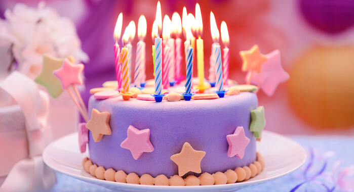نام: bigstock-Delicious-birthday-cake-on-tab-78718583.jpg نمایش: 70 اندازه: 101.8 کیلو بایت